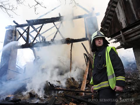 Požar kozolca 12.3.2009 Foto: PGD Postojna, Gantar S., Matičič T. – fotografija 9