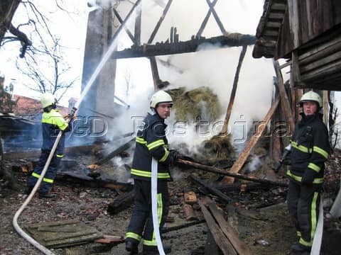Požar kozolca 12.3.2009 Foto: PGD Postojna, Gantar S., Matičič T. – fotografija 12