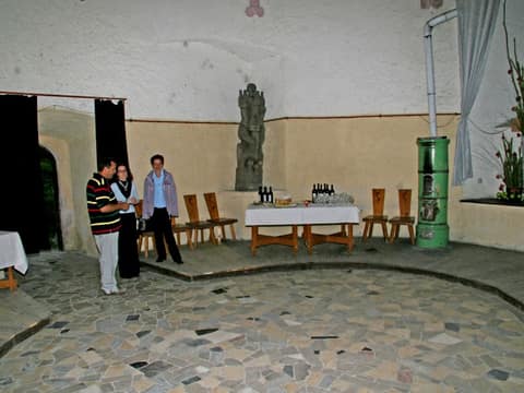 Ravbarjev večer 2006 (Kulturno umetniški Ravbarjev večer se je odvijal 10.6.2006, pred ter v Ravbarjevem stolpu. [foto: Miro Kolar]) – fotografija 2