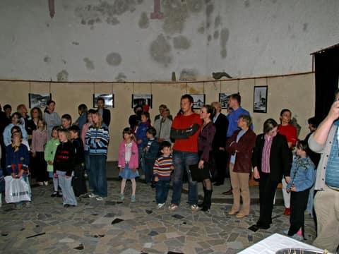 Ravbarjev večer 2006 (Kulturno umetniški Ravbarjev večer se je odvijal 10.6.2006, pred ter v Ravbarjevem stolpu. [foto: Miro Kolar]) – fotografija 5