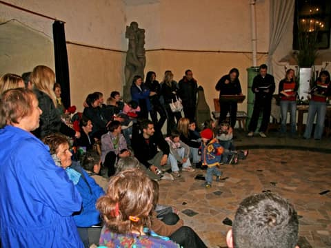 Ravbarjev večer 2006 (Kulturno umetniški Ravbarjev večer se je odvijal 10.6.2006, pred ter v Ravbarjevem stolpu. [foto: Miro Kolar]) – fotografija 21