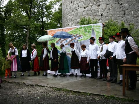 Ravbarjev večer 2008, DEŽ NAS NI PREGNAL. (Foto: Kolar Miro) – fotografija 1