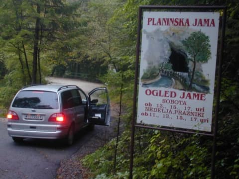 Notranjost planinske jame – fotografija 1